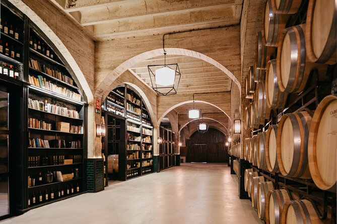 Complete winery experience: visit, tasting and traditional food - Guido van Helten’s painted concrete tanks
