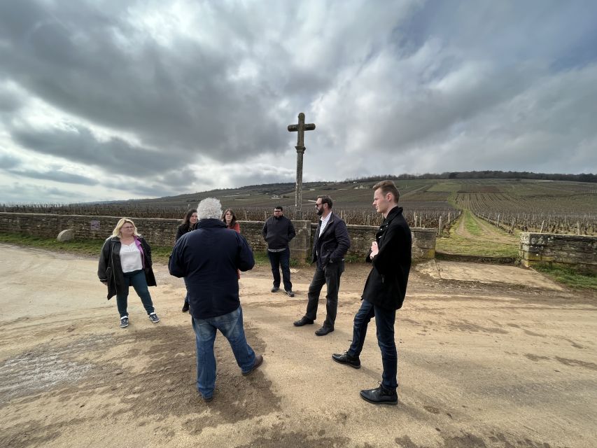 Côte de Nuits Private Local Wineries and Wine Tasting Tour - Lunch between the two winery visits