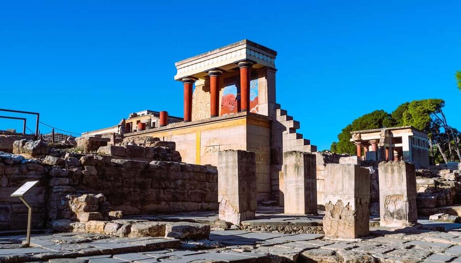 Crete: Knossos Palace, Winery & Olive Oil Tour with Lunch - Knossos Palace and the Minotaur story