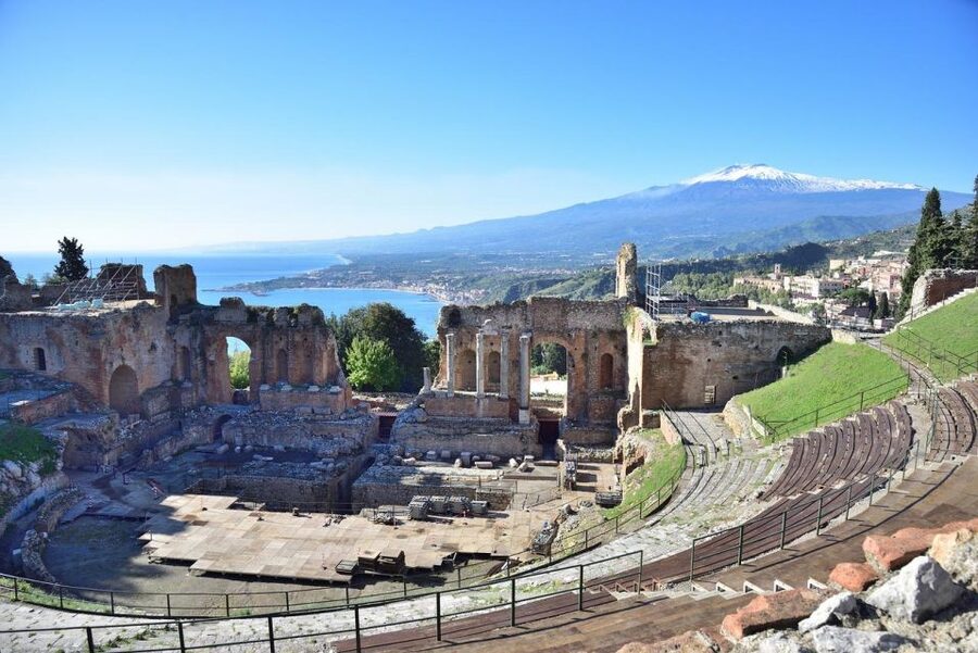 Day Tour To Etna Volcano, Winery and Taormina from Catania - A 90-minute stop among Etna vineyards