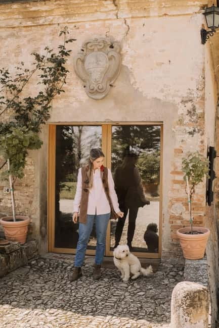 Degustazione di vini alla Cantina Montevecchio Isolani - Arriving at the hilltop estate