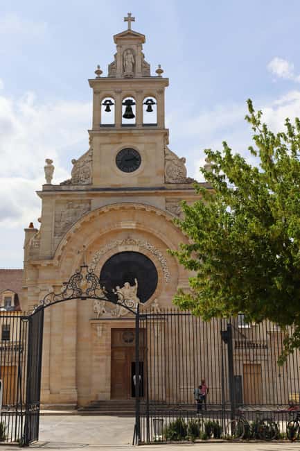 Dijon: Walking tour of the metropolitan vineyards - Walking through the Domaine du Vieux Collège