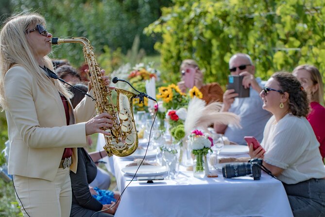 Dinner in the vineyard French Riviera - Who will enjoy this most
