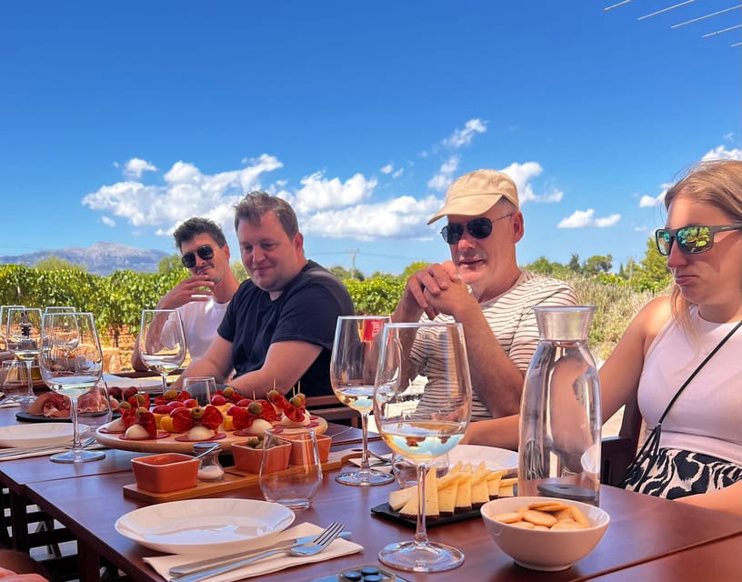 Discover the treasures of the Mallorca wine on a top winery - Mallorcan snacks that make the tasting better