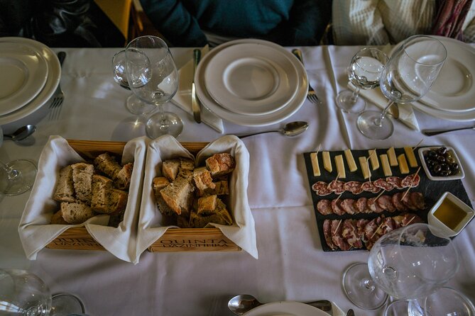 DOURO VALLEY: Lunch in a winery, tastings & 1-h private boat tour - Key points to know before booking