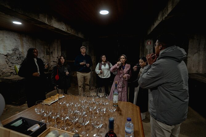 DOURO VALLEY: Lunch in a winery, tastings & 1-h private boat tour - Pinhão and the Douro River from the water