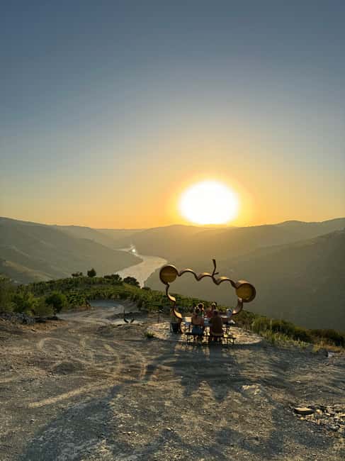 Douro Valley: Private 4wd Tour, Winery Visit, Boat & Lunch - Lunch at a family winery