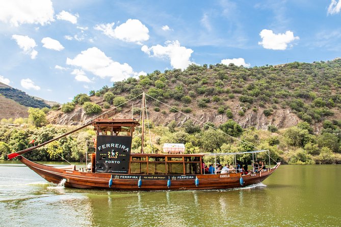 Douro Valley: private tour with lunch and wine estate all inclusive - The N222 makes the transfer part of the tour