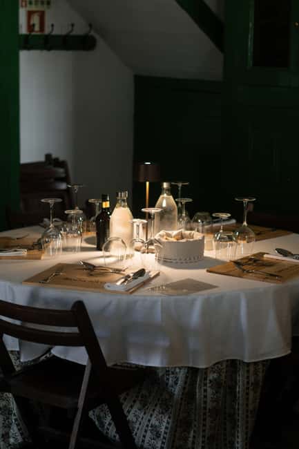 Douro Valley: Quinta Santa Júlia Tour, Wine Tasting & Lunch - A wood-fired lunch built around Douro cooking