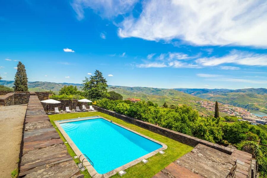 Douro Valley: Quinta Santa Júlia Tour, Wine Tasting & Lunch - Should you book Quinta Santa Júlia?