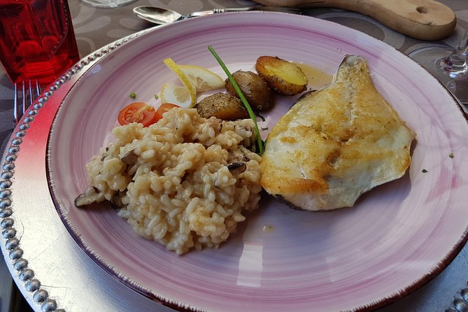 Douro Valley Wine Tour: 3 Vineyard Visits, Wine Tastings, Lunch - Leaving Porto at 8:30 a.m.