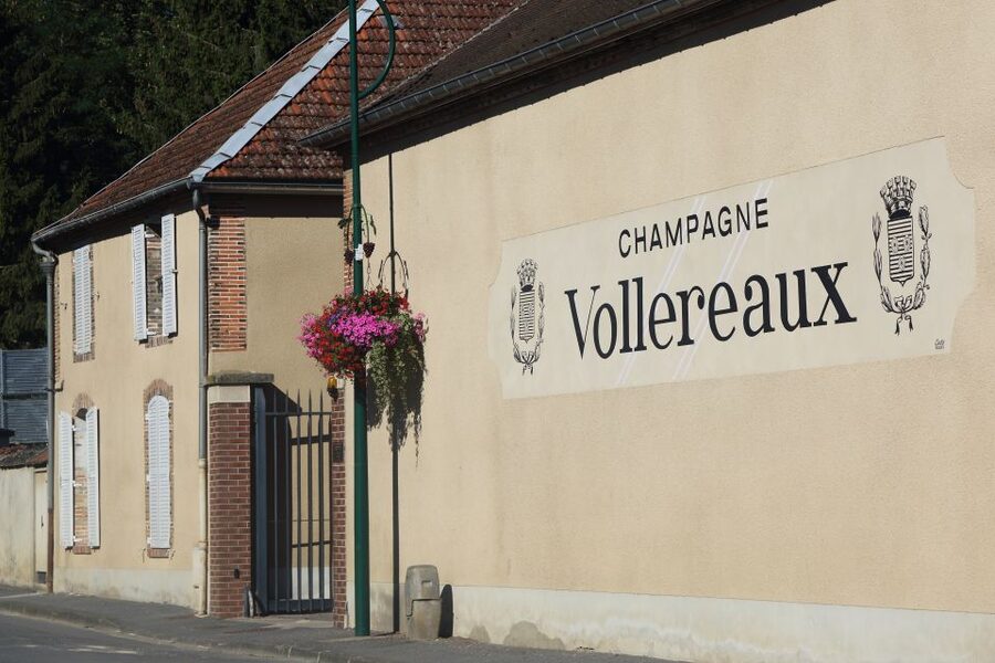Epernay: Guided Tour of Champagne Cellar with Tastings - Arriving at 48 Rue Léon Bourgeois