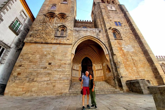 Evora & Alentejo Wine Region Private Luxury Tour - Arriving beneath the Água de Prata Aqueduct