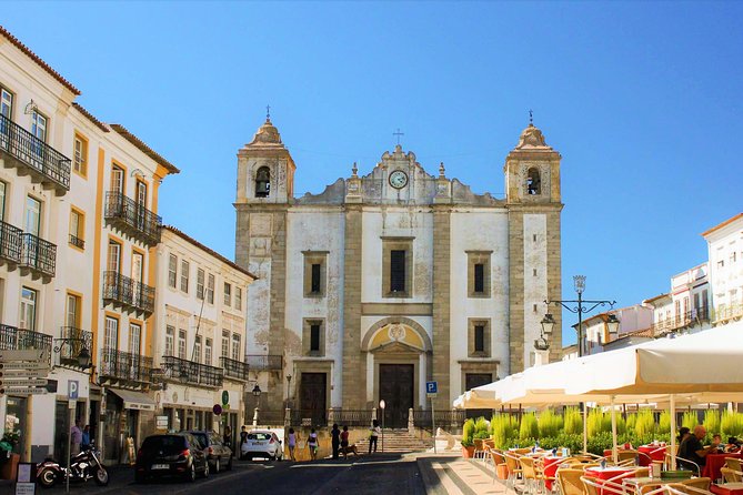 Evora & Alentejo Wine Region Private Luxury Tour - Taking a pause at Jardim Diana