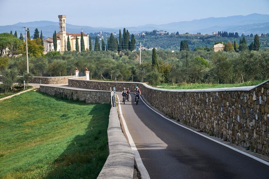 Florence: Chianti E-Bike Tour with Tuscan Lunch & Winery - From Oltrarno streets to Chianti hills