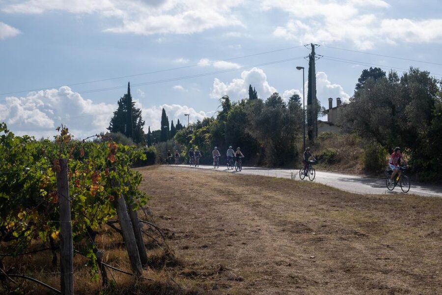 Florence: Chianti E-Bike Tour with Tuscan Lunch & Winery - What the e-bike changes