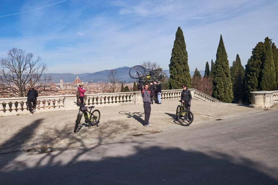Florence: E-Bike Tour in Tuscany with Winery & Wine Tasting - The final 45 minutes and return to the Oltrarno