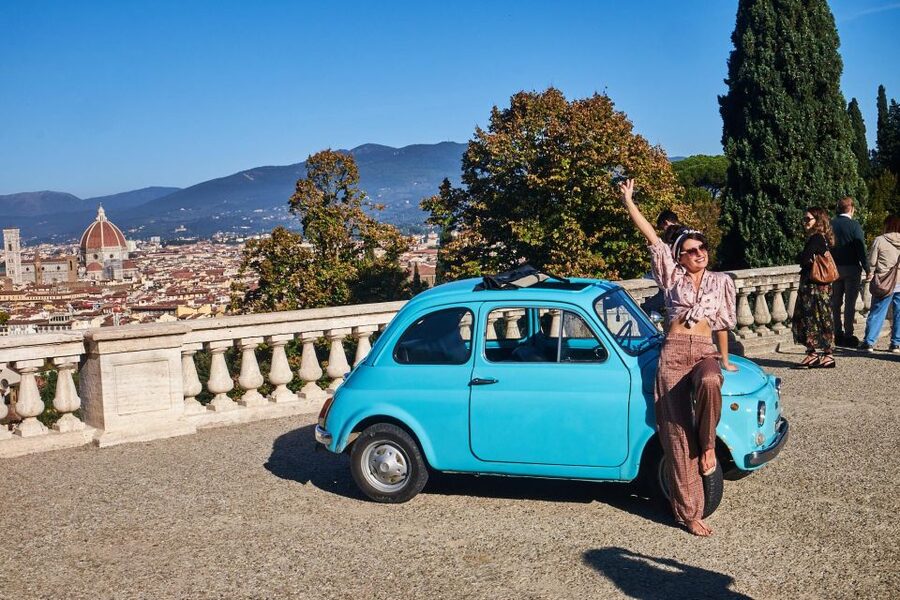 Florence: Vintage Fiat 500 Tour with Wine Tasting at Winery - A family-run winery with local foods