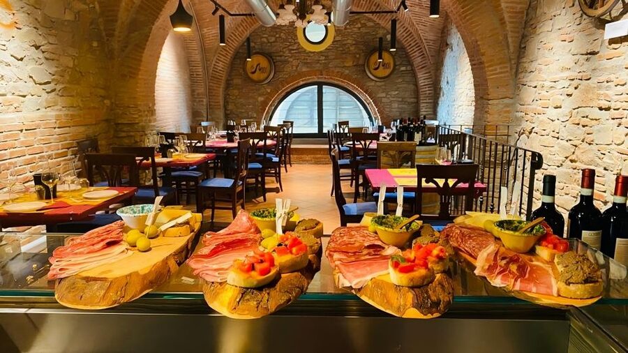 Florence Wine &Food: Taste Tuscan Flavors in Historic Cellar - What goes on the food board