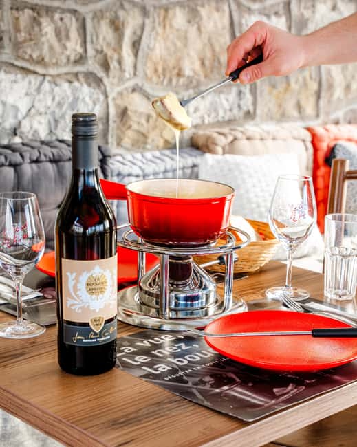 Fondue in the heart of the Lavaux vineyard - Choosing the terrace or heated veranda