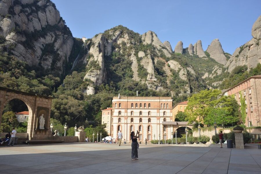 From Barcelona: Private Montserrat and Boutique Winery Tour - Penedès wine country and the boutique winery visit