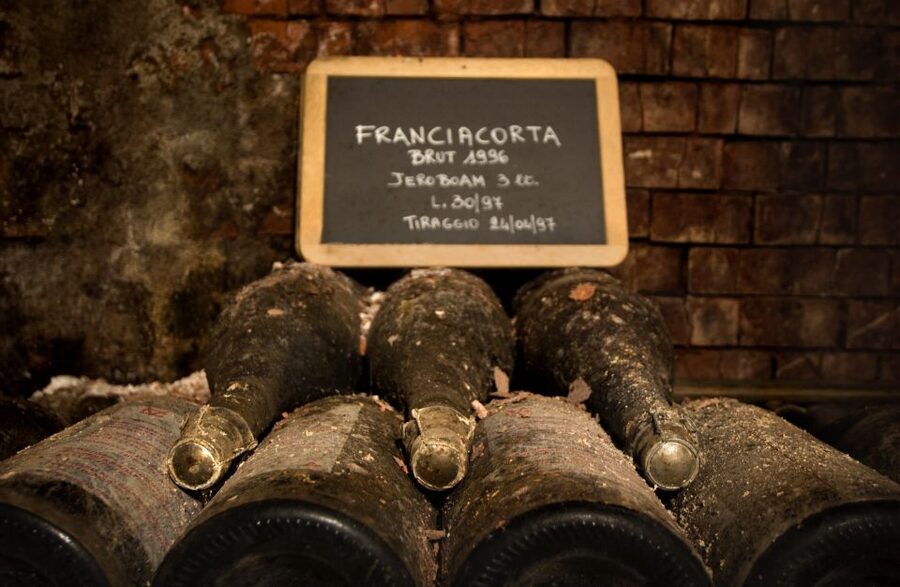 From Bergamo: Winery Tour in Franciacorta with Lunch - Lunch beside Lake Iseo