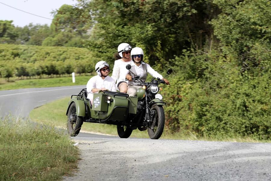 From Bordeaux: Médoc Vineyard and Chateau Tour by Sidecar - Spending an hour at a Médoc chateau