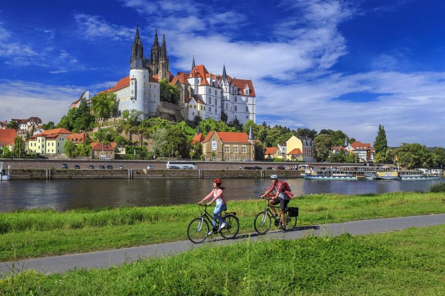From Dresden: Saxon Wine Route Steamer Day Cruise - Eating, drinking, and spending the day aboard