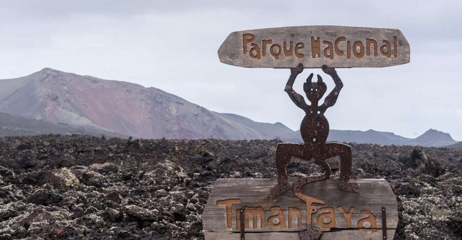 From Fuerteventura: Lanzarote Volcano and Wine Region Tour - Why Timanfaya makes this day trip worthwhile
