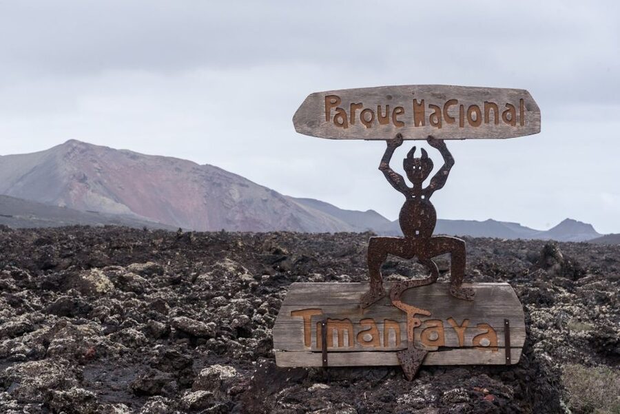 From Fuerteventura: Lanzarote Volcano and Wine Region Tour - Timanfaya National Park and the Fire Mountain