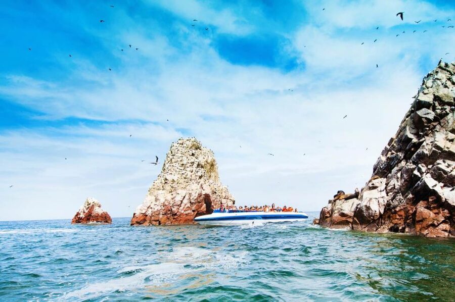 From Lima: Ballestas Islands, Huacachina, and Vineyard Tour - Who should book this experience