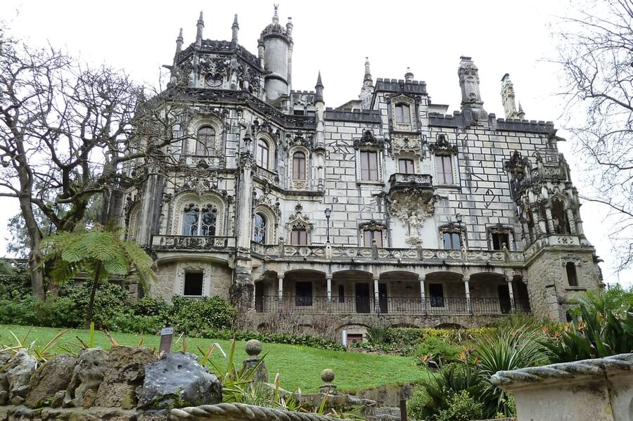From Lisbon: Private Sintra Tour with Cellar Visit & Tasting - Sintra begins with streets, fountains, and palace views
