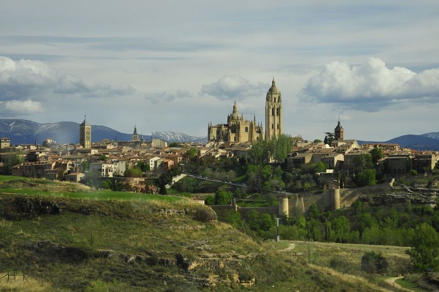 From Madrid: Ribera del Duero Tour of 3 Wineries w/ Tastings - Leaving Madrid from Conde de Casal