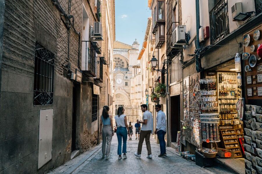 From Madrid: Toledo Guided Tour & Winery Visit with Tasting - Transport, group size, and comfort