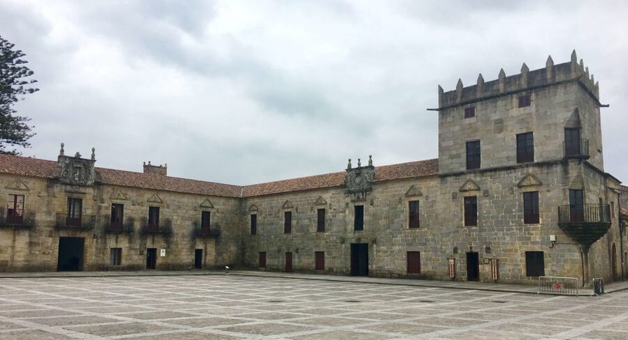 From Santiago: Tour to Rias Baixas with Boat Trip and Winery - O Grove, your best break for lunch