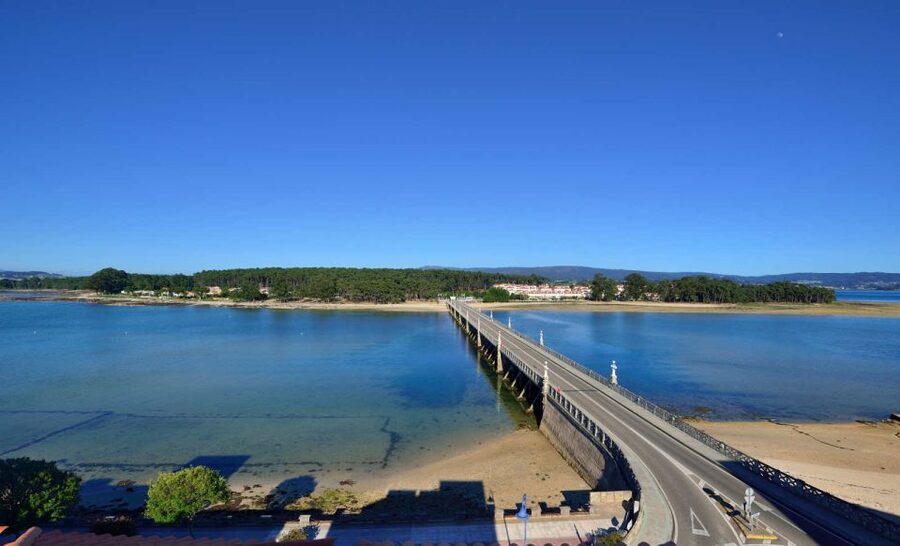 From Santiago: Tour to Rias Baixas with Boat Trip and Winery - Who should book this Galicia day trip?
