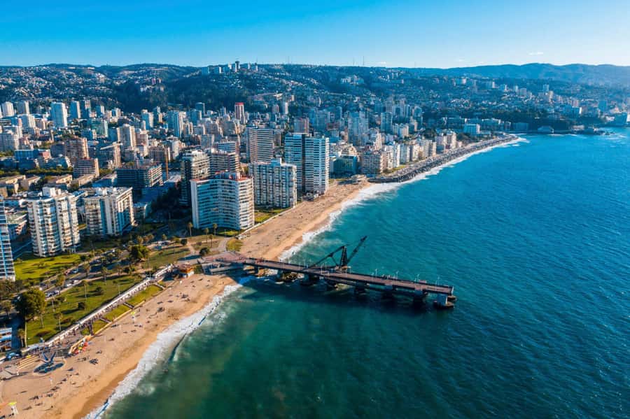 From Santiago: Vineyard, Valparaíso, and Viña del Mar Tour - A short walk through Cerro Alegre