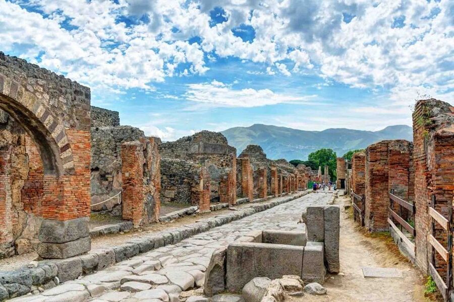 From Sorrento: Skip-the-Line Pompeii Tour and Vineyard Lunch - Heat, stone streets, and the right footwear