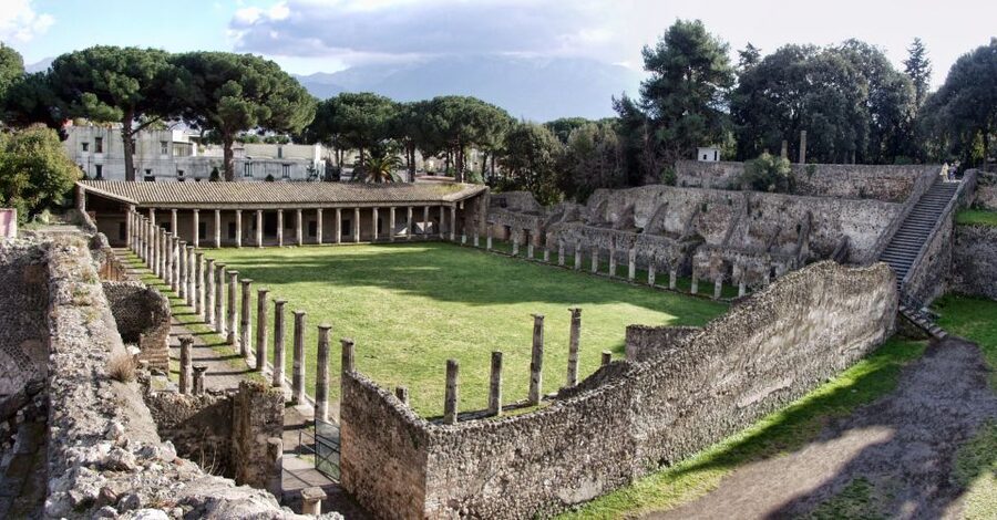 From Sorrento: Skip-the-Line Pompeii Tour and Vineyard Lunch - Entering Pompeii without the usual ticket queue