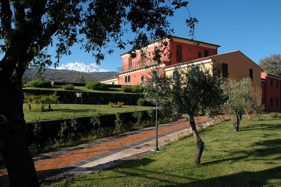 From Taormina: Private 3 Etna Wineries with Food & Wine - Second stop: a fuller lunch with four wines