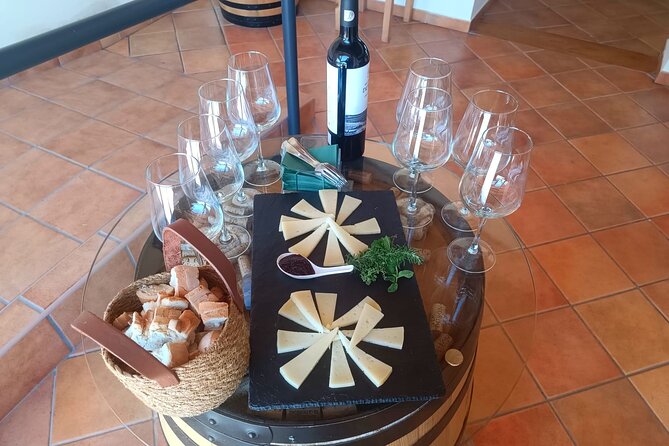 Full day at the winery, visit, tasting, aperitif and lunch - The main caution about the guide
