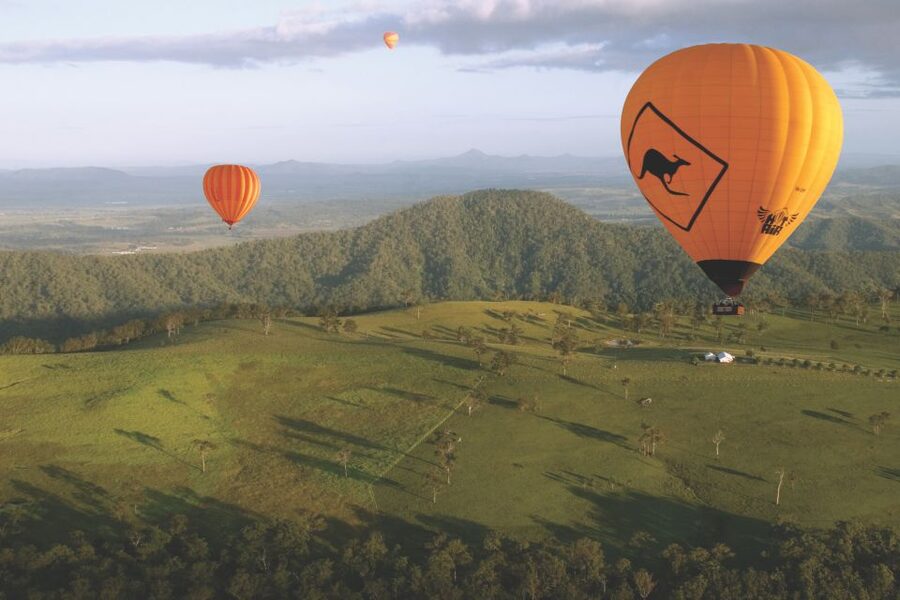 Gold Coast: Hot Air Balloon Flight and Vineyard Breakfast - Breakfast and bubbles at the vineyard