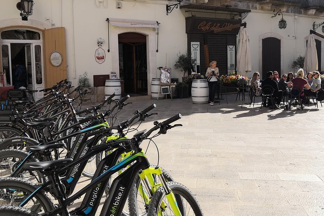 GPS tour with E-Bike on cycleroute of acqueduct Pugliese with wine tasting directly in vineyards - Locorotondo’s white Cummerse