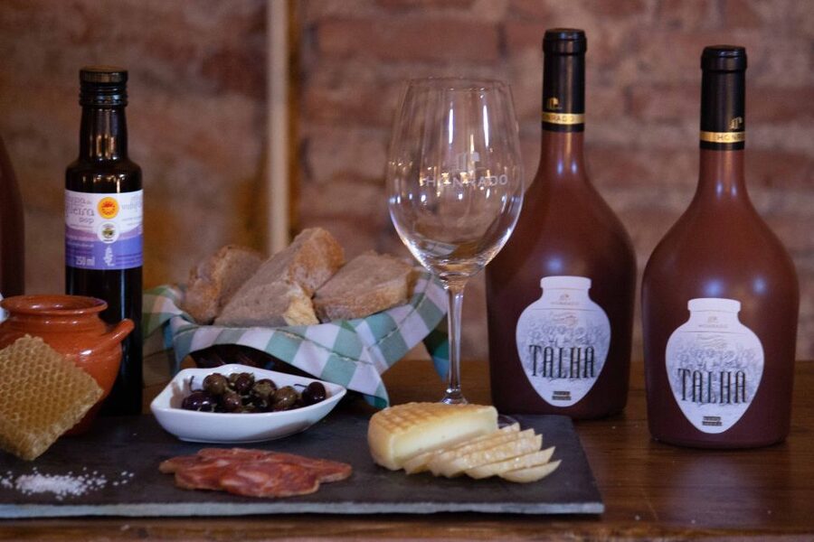 Grande Prova Honrado Vineyards - Allow time for the nearby tavern