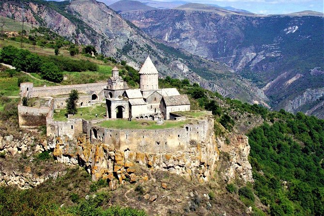 Group Tour: Shaki waterfall, Tatev monastery & ropeway, Hin Areni winery - Tatev Monastery and the missing viewpoint question