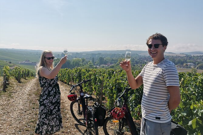 Guided tour of the Chablis Vineyards by e-bike - Riding the Chablis vineyard paths