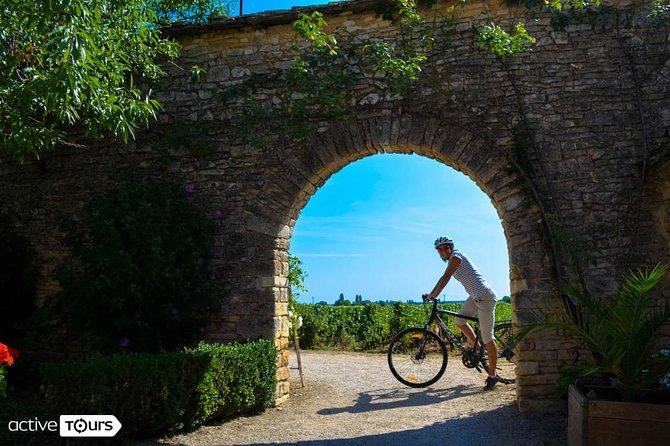 Guided week Bike Tour in France, Burgundy wine region - Day one: Dijon to Châteauneuf-en-Auxois
