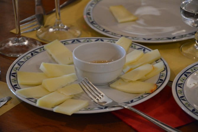 Half-Day Chianti Tour to 2 Wineries with Wine Tastings and Meal - Leaving Florence for the Chianti hills