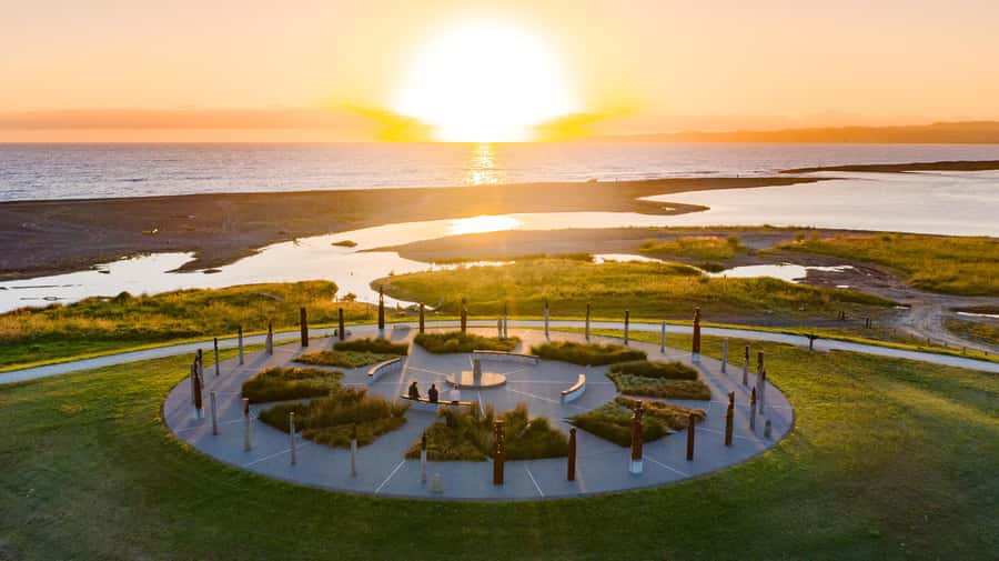Hawke's Bay: Self Guided Coast to Vineyards Cycle Tour - From Napier’s Marine Parade to the Cape Coast