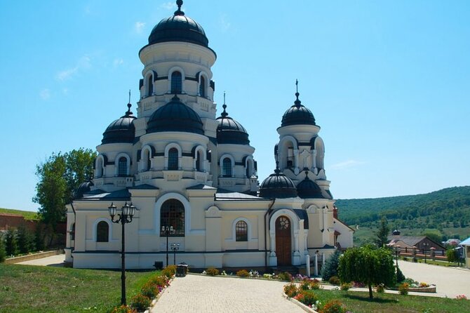 Highlights of Chisinau & Milestii Mici Wine Cellars - See the Organ Hall and Chisinau City Hall